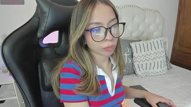 Snapshot of LuuluBerry chatting on 17, 3, 2026 LuuluBerry online show from 17, 3, 2026