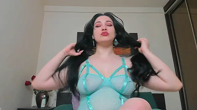 GoldenLunaa online show from 17, 5, 2026