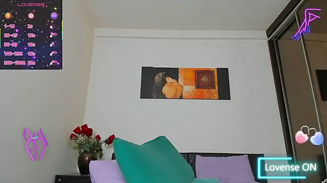 GoldenLunaa online show from 26, 6, 2026