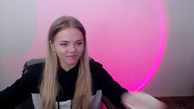 Snapshot of FoxiLana chatting on 5, 3, 2026 FoxiLana online show from 5, 3, 2026