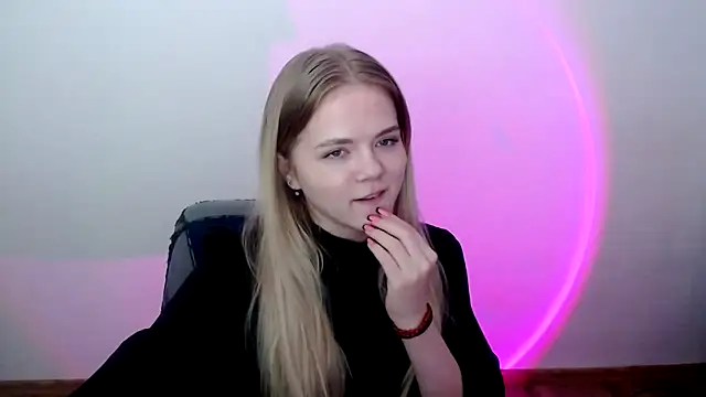 Snapshot of FoxiLana chatting on 7, 3, 2026 FoxiLana online show from 7, 3, 2026