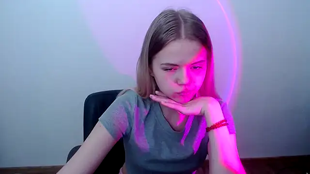 Snapshot of FoxiLana chatting on 25, 3, 2026 FoxiLana online show from 25, 3, 2026