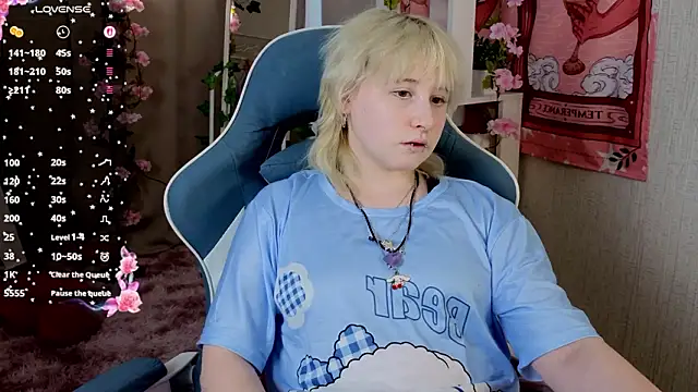 Snapshot of May_leaf chatting on 10, 3, 2026 May leaf online show from 10, 3, 2026