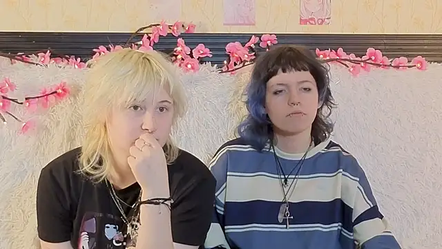 Snapshot of May_leaf chatting on 12, 3, 2026 May leaf online show from 12, 3, 2026