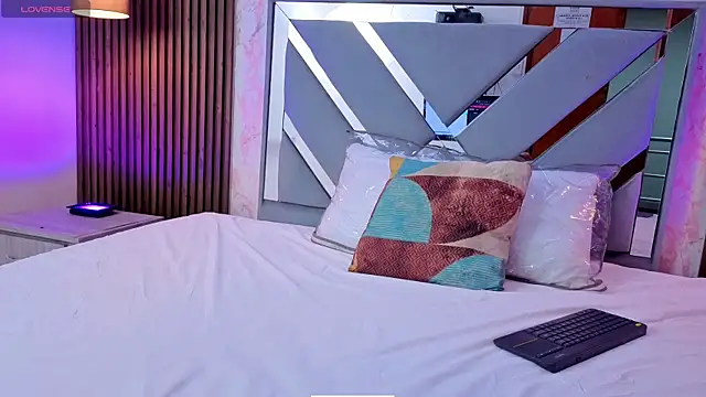 LittleeSara18 online show from 25, 2, 2026