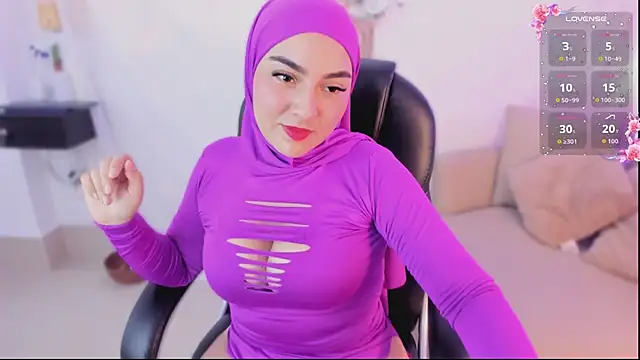 Snapshot of Malika_Noor chatting on 3, 3, 2026 Malika Noor online show from 3, 3, 2026