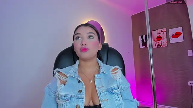 Tiphanysalvatore online show from 26, 2, 2026