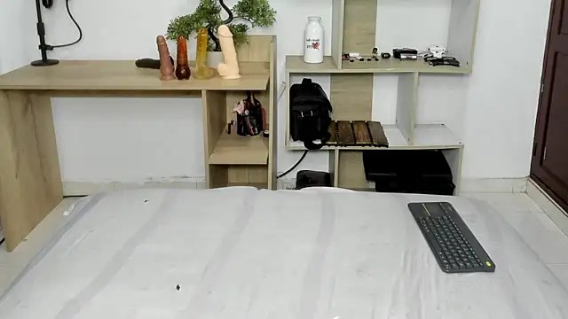 valeriavelasquez online show from 4, 6, 2026