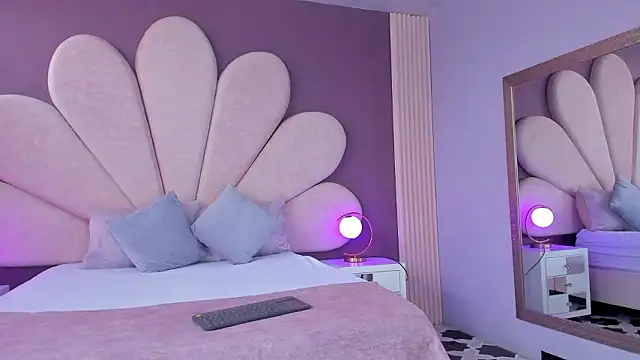 Snapshot of EmiilyRousee chatting on 3, 3, 2026 EmiilyRousee online show from 3, 3, 2026