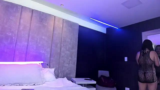 Snapshot of EmiilyRousee chatting on 5, 3, 2026 EmiilyRousee online show from 5, 3, 2026