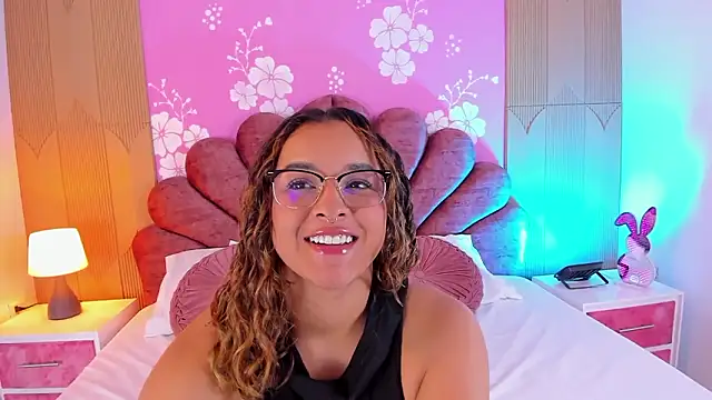 Snapshot of Sara_colyn chatting on 6, 3, 2026 Sara colyn online show from 6, 3, 2026