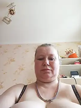 Snapshot of KiraStanton chatting on 4, 7, 2026 KiraStanton online show from 4, 7, 2026
