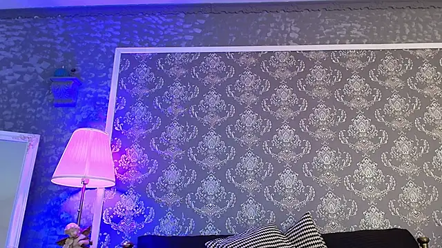 Olivia Noor online show from 8, 3, 2026