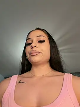 Snapshot of Olivia_Noor chatting on 25, 7, 2026 Olivia Noor online show from 25, 7, 2026