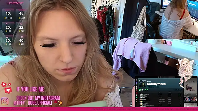 Snapshot of TiffyRose chatting on 6, 3, 2026 TiffyRose online show from 6, 3, 2026