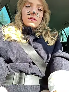 Snapshot of TiffyRose chatting on 22, 3, 2026 TiffyRose online show from 22, 3, 2026