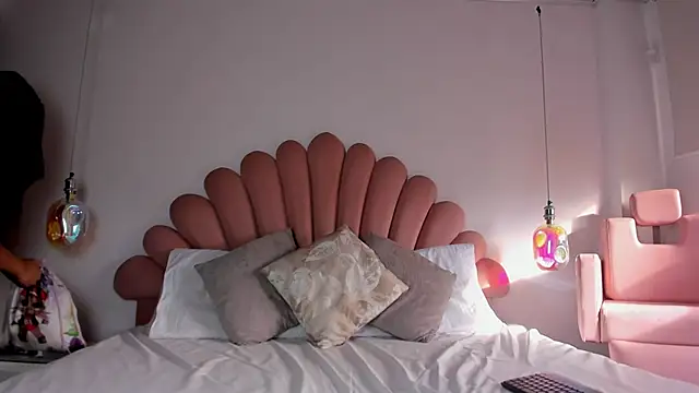 Victoria lanne online show from 21, 3, 2026