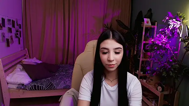 Inma Cuesta online show from 2, 4, 2026