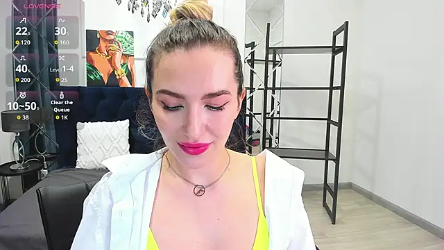 StellaAlluring online show from 13, 4, 2026