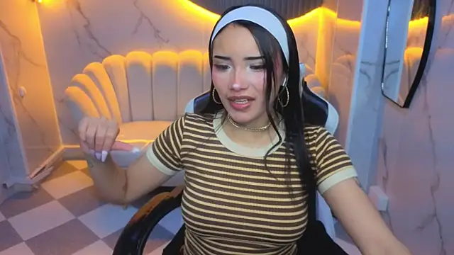 Daphne nicole b online show from 15, 3, 2026