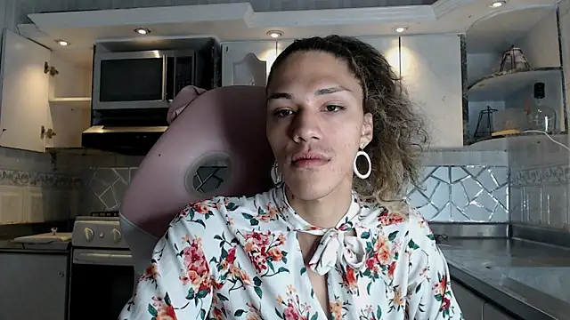 Snapshot of CrisOzzz chatting on 5, 3, 2026 CrisOzzz online show from 5, 3, 2026