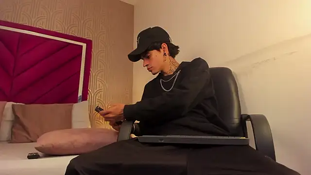 Snapshot of Dominic_Foxx chatting on 3, 3, 2026 Dominic Foxx online show from 3, 3, 2026