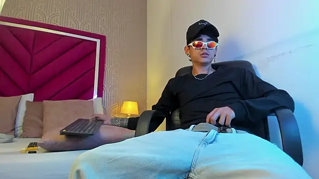 Snapshot of Dominic_Foxx chatting on 4, 3, 2026 Dominic Foxx online show from 4, 3, 2026