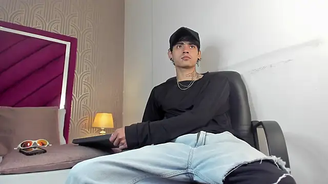 Snapshot of Dominic_Foxx chatting on 13, 3, 2026 Dominic Foxx online show from 13, 3, 2026