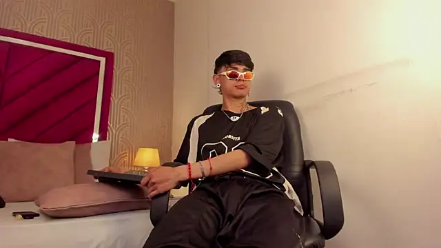 Snapshot of Dominic_Foxx chatting on 18, 3, 2026 Dominic Foxx online show from 18, 3, 2026