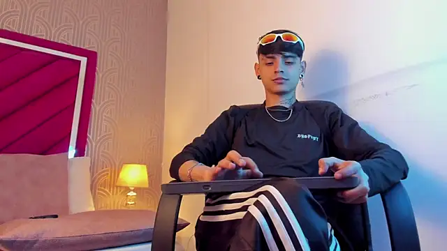 Snapshot of Dominic_Foxx chatting on 19, 3, 2026 Dominic Foxx online show from 19, 3, 2026