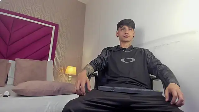 Snapshot of Dominic_Foxx chatting on 21, 3, 2026 Dominic Foxx online show from 21, 3, 2026