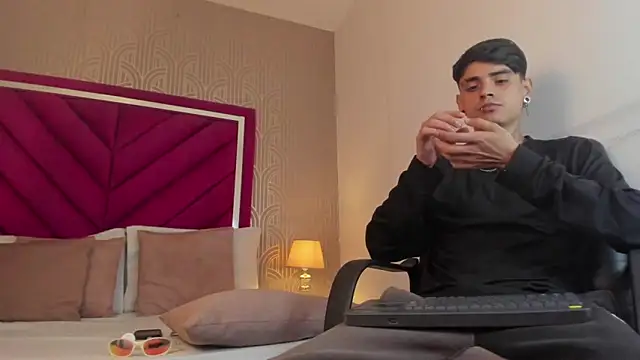 Snapshot of Dominic_Foxx chatting on 23, 3, 2026 Dominic Foxx online show from 23, 3, 2026