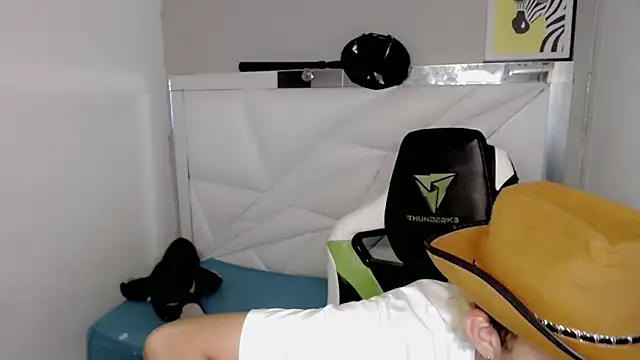 Snapshot of Street_poemm_ chatting on 4, 3, 2026 Street poemm online show from 4, 3, 2026