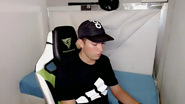 Snapshot of Street_poemm_ chatting on 5, 3, 2026 Street poemm online show from 5, 3, 2026