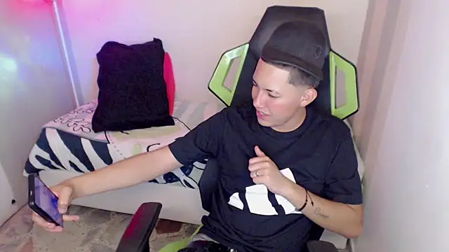 Snapshot of Street_poemm_ chatting on 7, 3, 2026 Street poemm online show from 7, 3, 2026