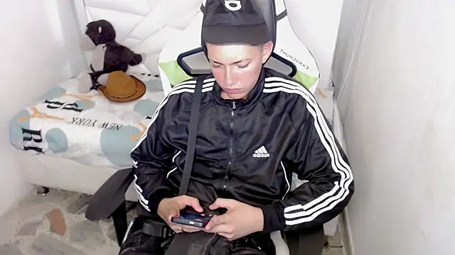 Snapshot of Street_poemm_ chatting on 13, 3, 2026 Street poemm online show from 13, 3, 2026