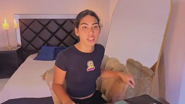 Snapshot of soffiene chatting on 6, 3, 2026 soffiene online show from 6, 3, 2026