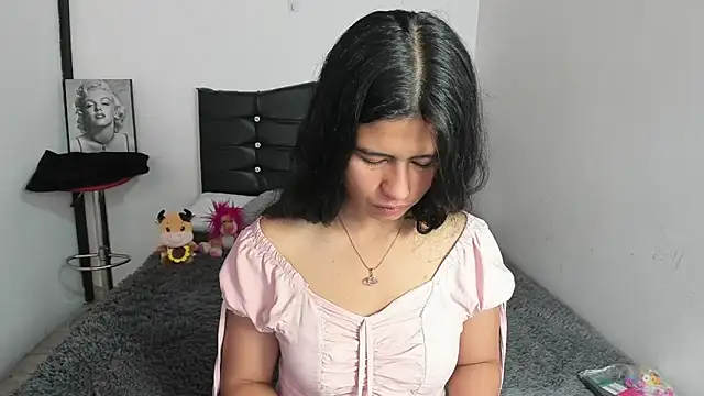 LatinaQueen23 online show from 11, 4, 2026