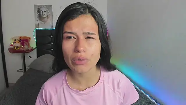 LatinaQueen23 online show from 6, 5, 2026