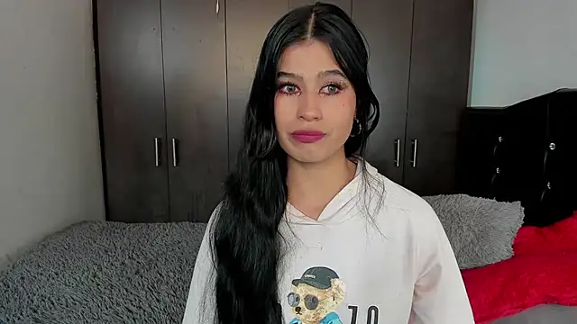 LatinaQueen23 online show from 1, 7, 2026