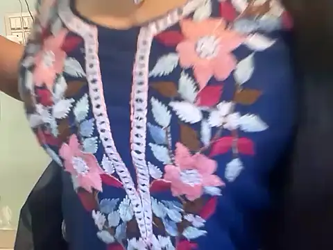 Snapshot of Avneet_kaurr1 chatting on 8, 3, 2026 Avneet kaurr1 online show from 8, 3, 2026