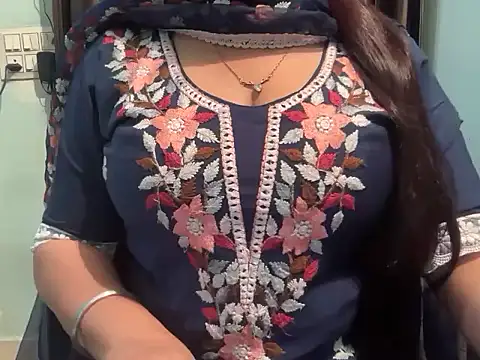 Avneet kaurr1 online show from 28, 4, 2026