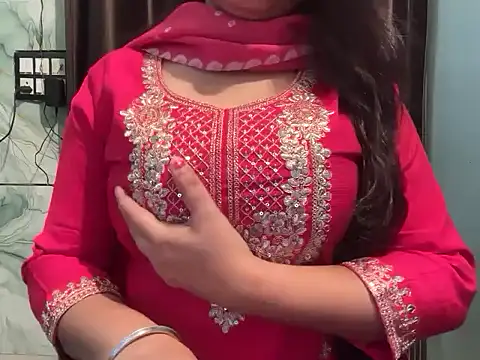 Snapshot of Avneet_kaurr1 chatting on 10, 5, 2026 Avneet kaurr1 online show from 10, 5, 2026