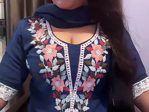 Snapshot of Avneet_kaurr1 chatting on 8, 6, 2026 Avneet kaurr1 online show from 8, 6, 2026