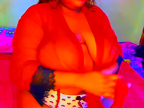 Snapshot of SweetChubbyQueen chatting on 4, 3, 2026 SweetChubbyQueen online show from 4, 3, 2026