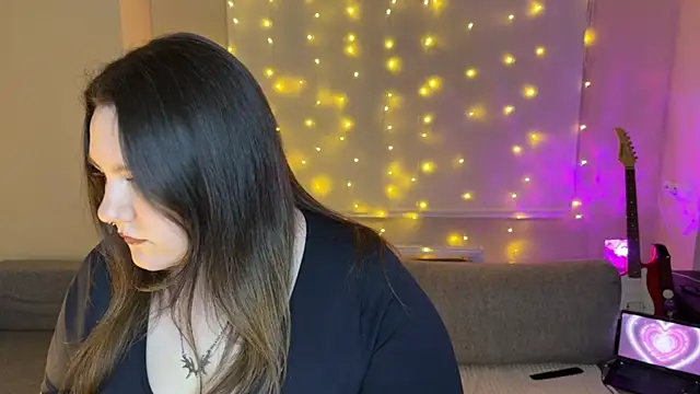 RiotKitten1 online show from 4, 3, 2026