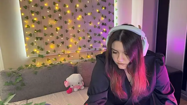 RiotKitten1 online show from 13, 3, 2026