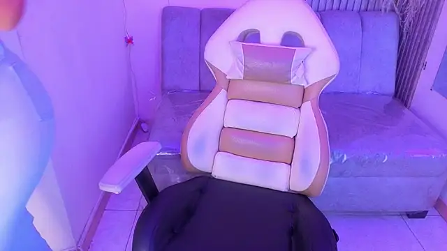 miiaboss  online show from 25, 7, 2026