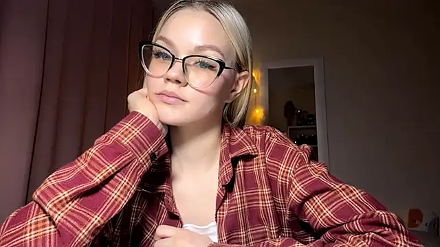 MiaCashe online show from 11, 3, 2026