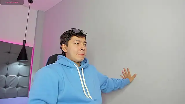 Snapshot of Julian_Smith21 chatting on 12, 3, 2026 Julian Smith21 online show from 12, 3, 2026